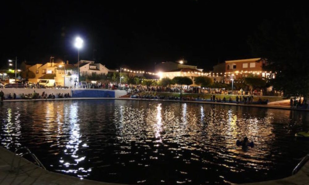 Un año más, la Fuente de Cela se llena de visitantes que celebran la Noche de San Juan