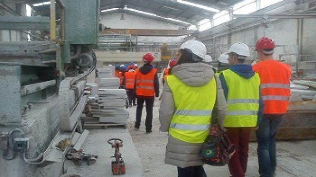 Visita Guiada a fábricas de artesanía y elaborado