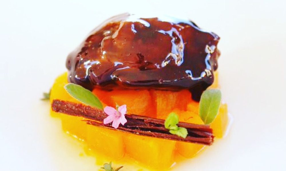 Carrillera de cerdo glaseada con calabaza