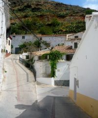 Paseo por el Pueblo de Laroya