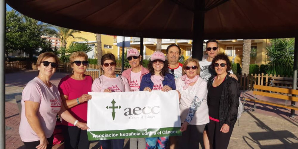 La asociacion contra el Cancer muestra en Olula del Rio los beneficios de la marcha nórdica