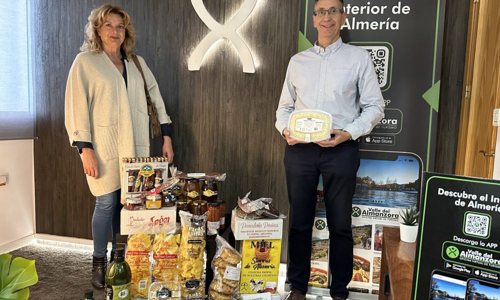 Una vecina de Lorca ganadora del sorteo de la Ruta de Sabores del Almanzora con un premio de un super lote con 19 productos de la zona