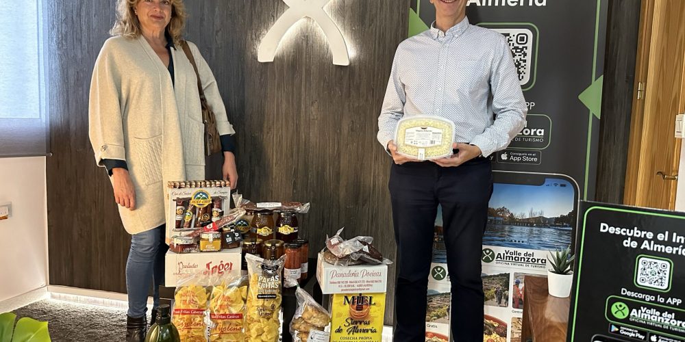 Una vecina de Lorca ganadora del sorteo de la Ruta de Sabores del Almanzora con un premio de un super lote con 19 productos de la zona