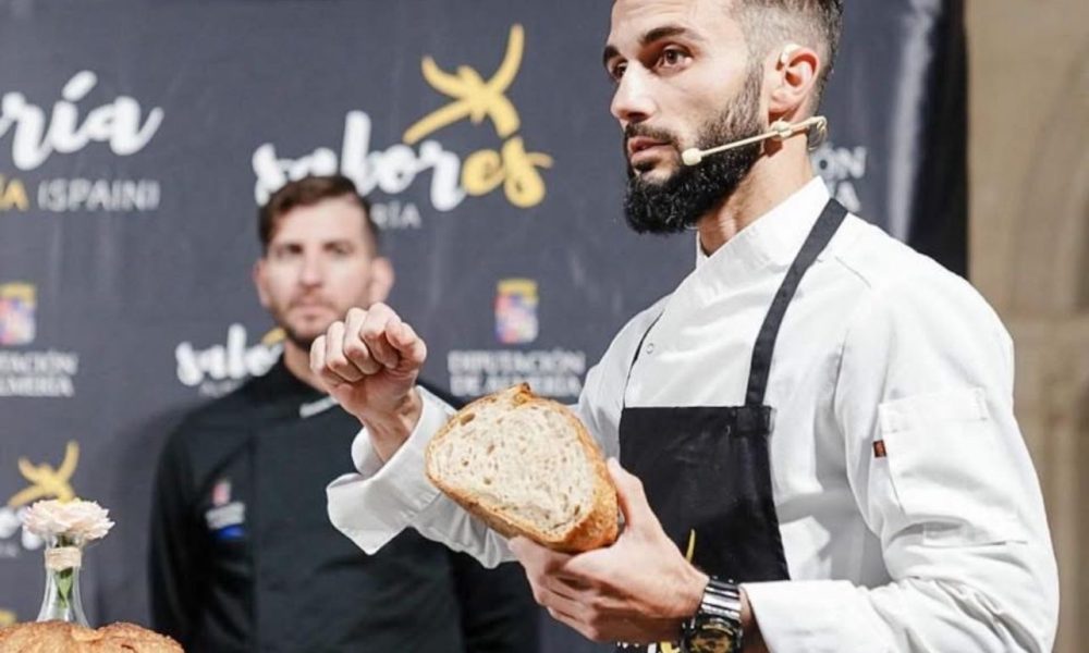 El joven panadero de Taberno que recupera el sabor de antes y triunfa con su obrador