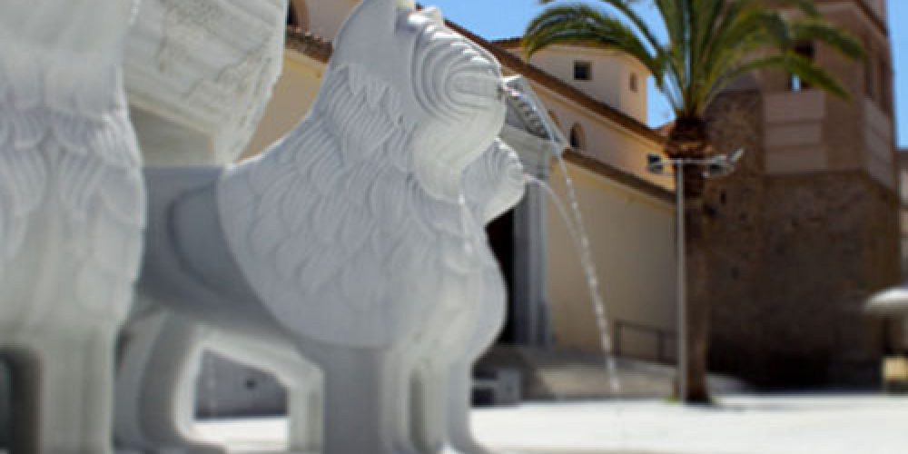 El pueblo del mármol blanco que construyó la Alhambra.