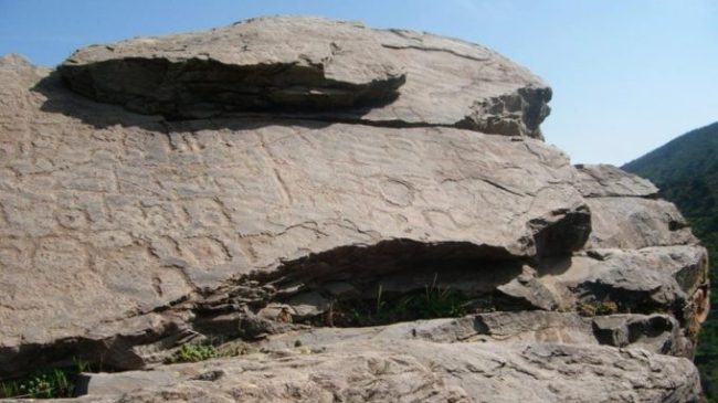 Route through Chercos Viejo, Labrá Stone and Lijar