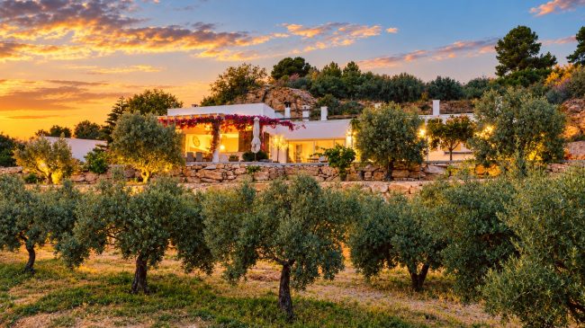 Rural Farmhouse ‘Once Upon a Time’ Urracal