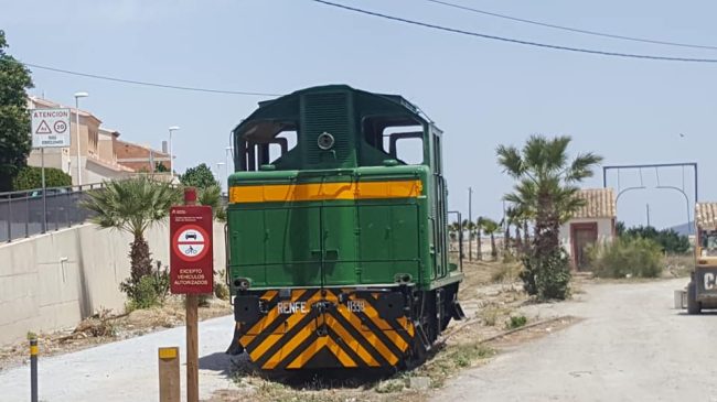 Tíjola Railway Station and Locomotive