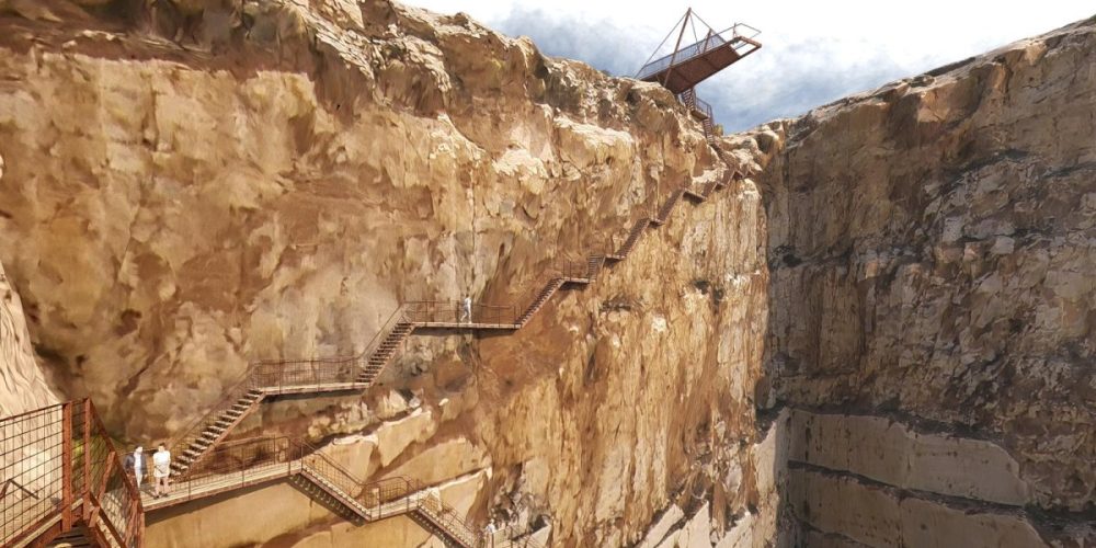 Un increíble camino de vértigo de 50 metros y un mirador flotante en Macael